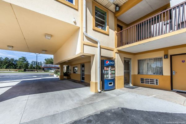 Rodeway Inn Calhoun